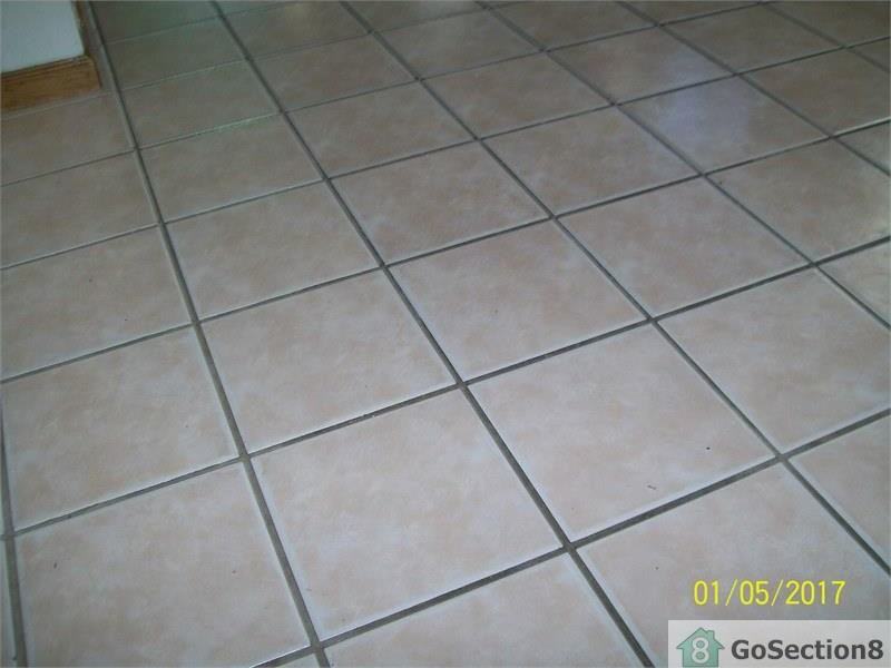 324 Oak St - Photo 2 of 4