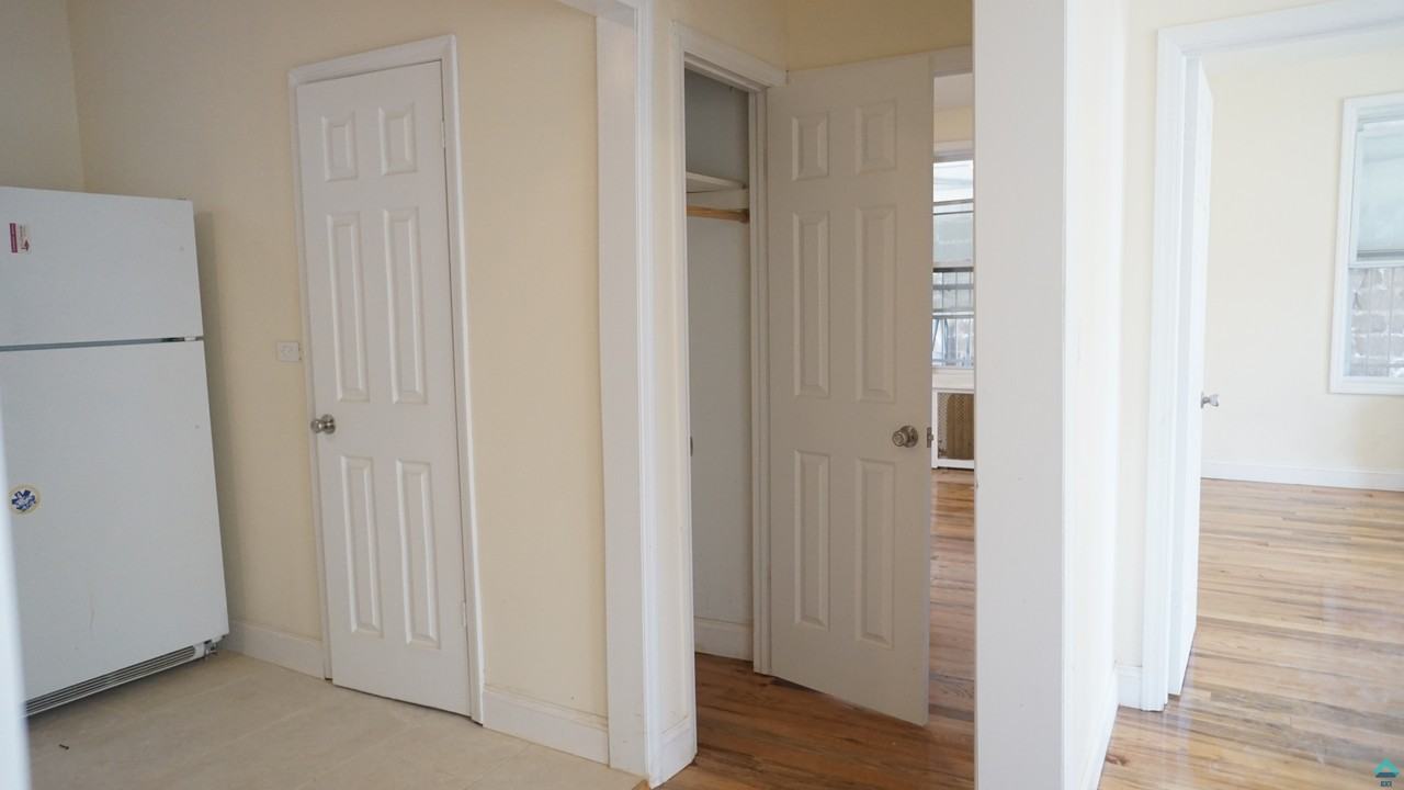 1203 E 14th St #1 - Photo 2 of 6