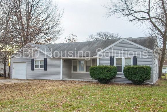 2401 NE 52 St - Photo 2 of 27