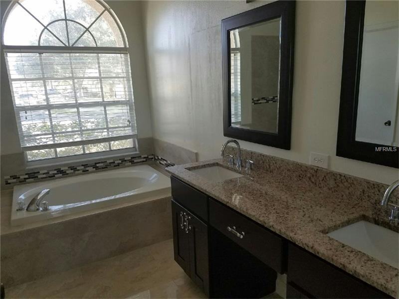 11231 Clayridge Dr - Photo 2 of 11