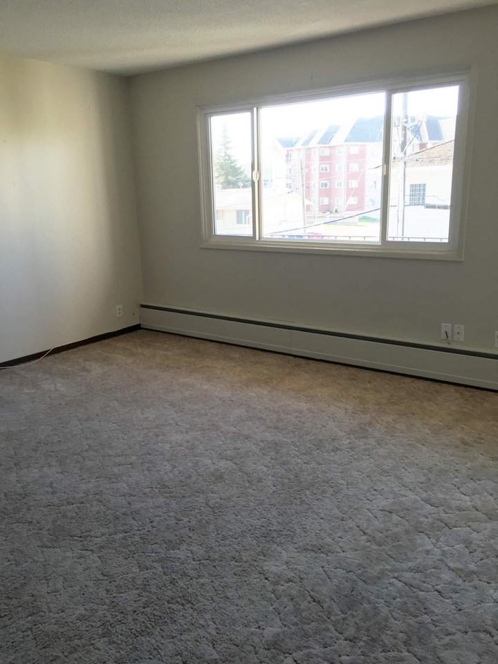 4815 46 St - Photo 2 of 12