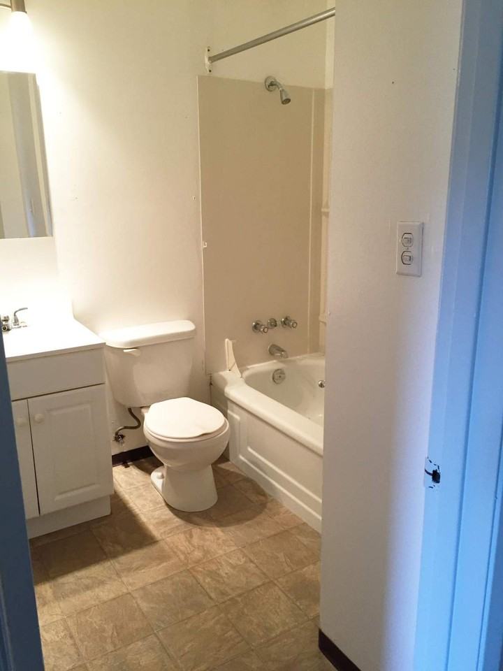 4815 46 St - Photo 3 of 12