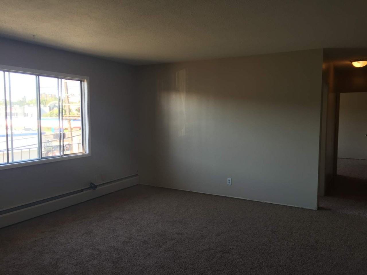 4821 46 St - Photo 2 of 16