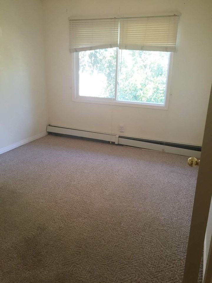 4827 48 Ave - Photo 2 of 10