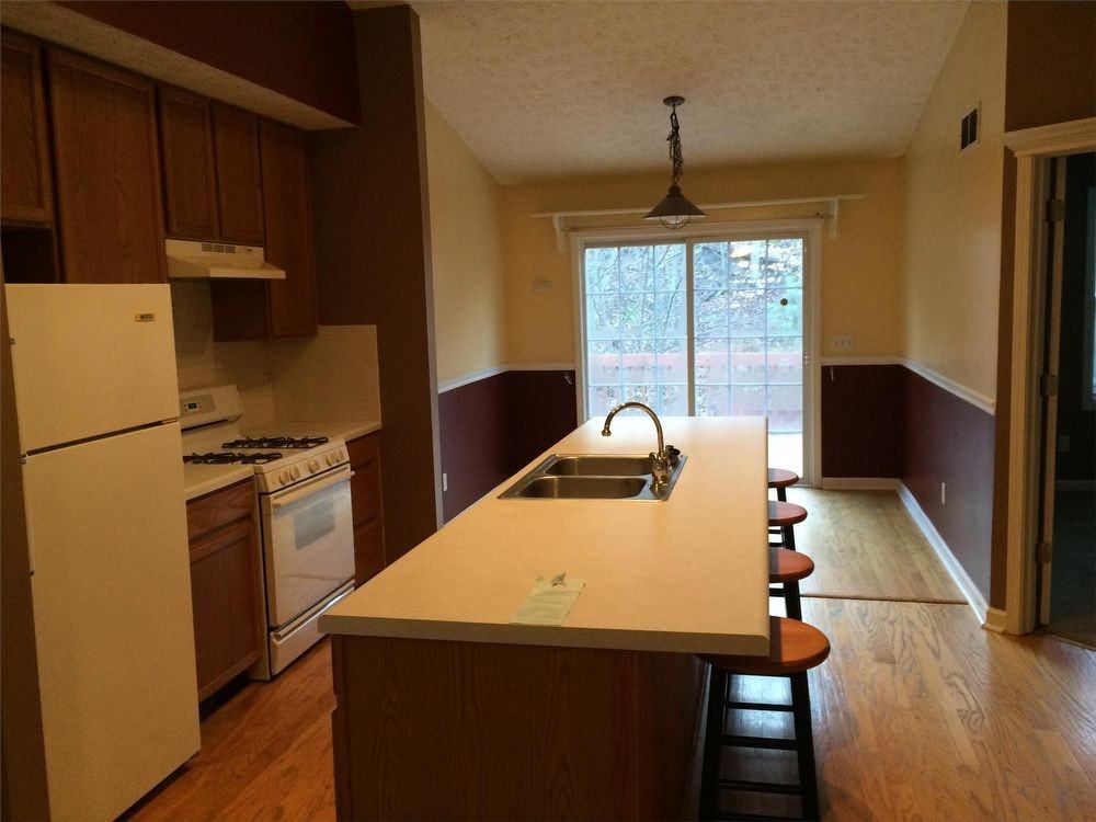 440 Lakeview Dr - Photo 3 of 8