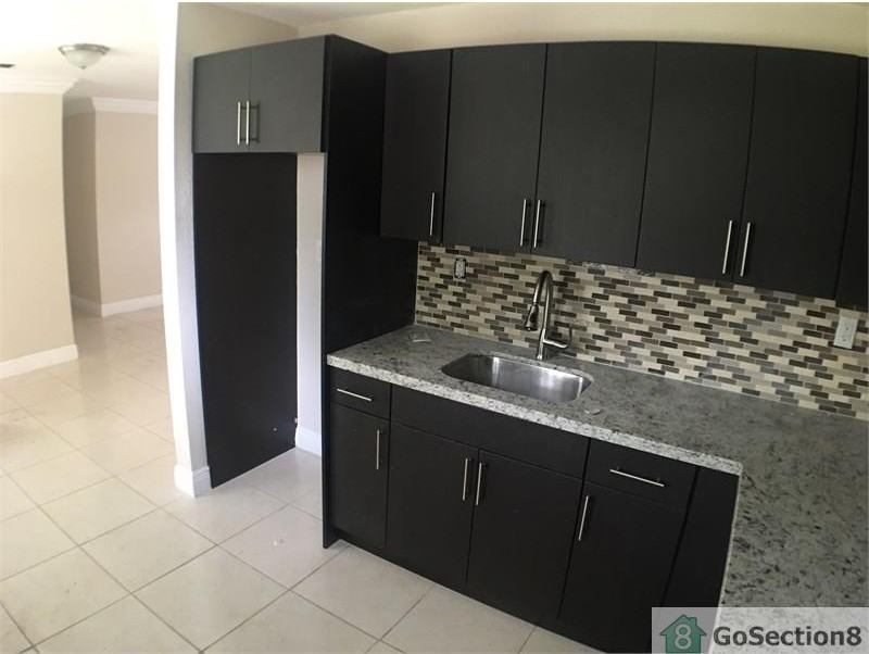 1810 NW 34th Terrace - Photo 3 of 14
