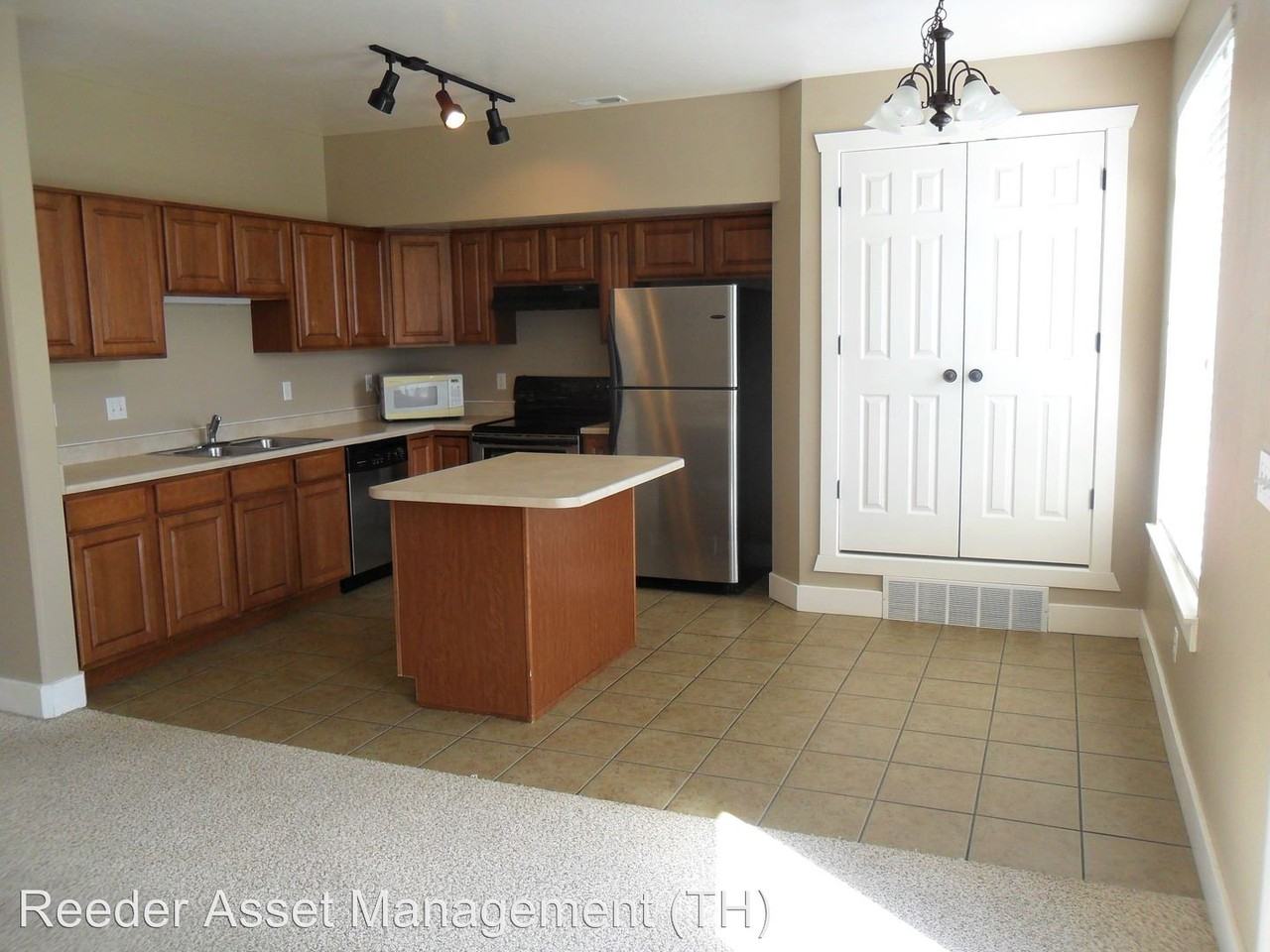 242 Hidden Creek Dr - Photo 3 of 10