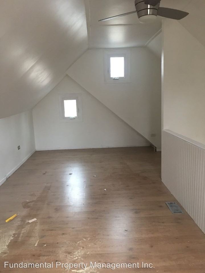 322 Highmoor Dr - Photo 3 of 8