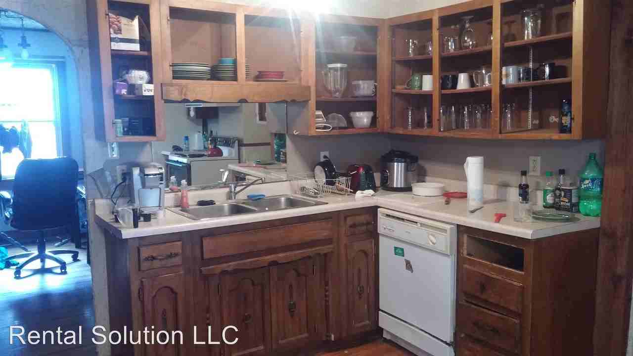 408 West Blvd S - Photo 3 of 4