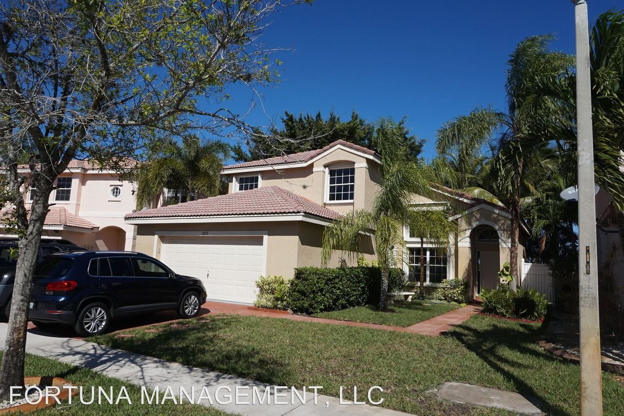 2813 SW 174th Ave - Photo 2 of 35