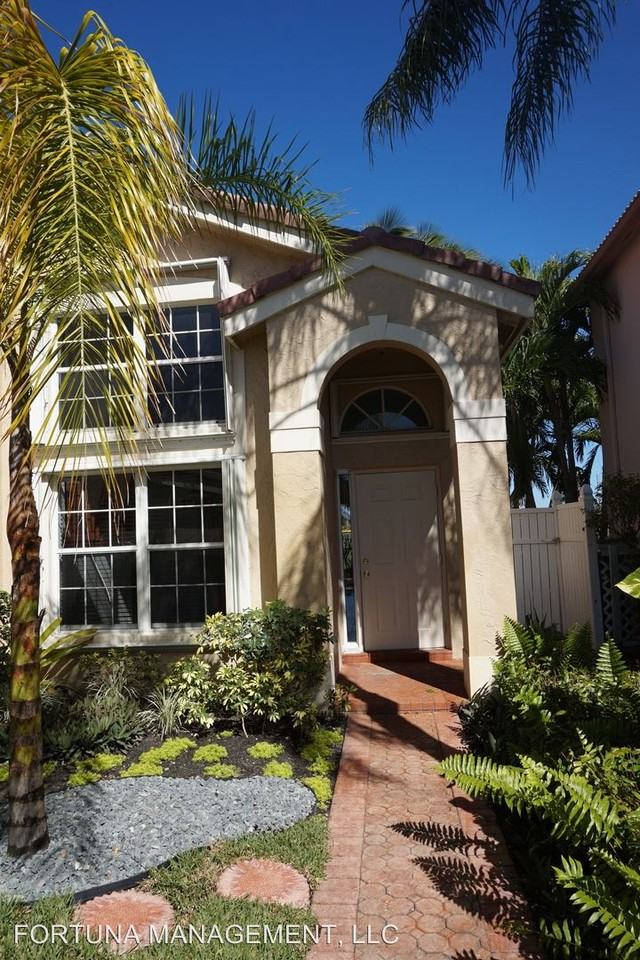 2813 SW 174th Ave - Photo 3 of 35