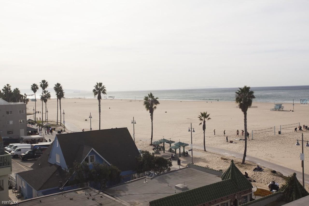 511 Ocean Front Walk - Photo 2 of 15