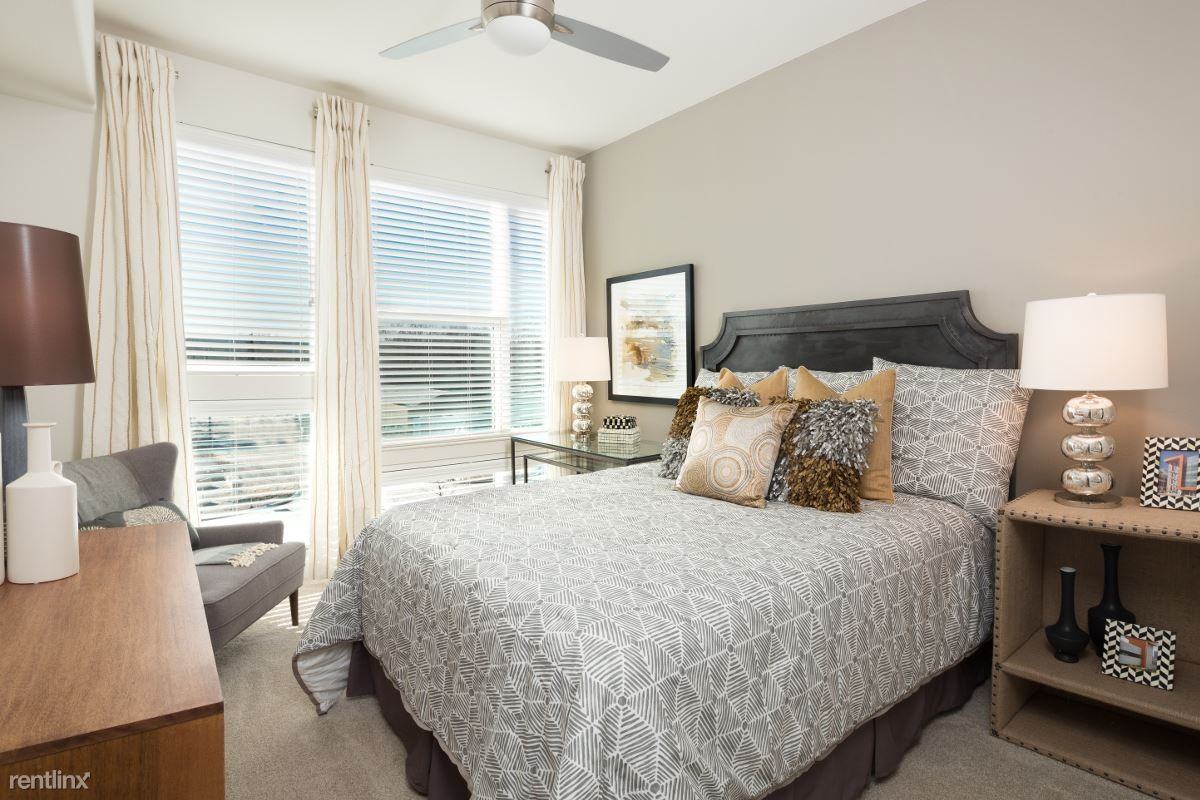 320 Singleton Blvd - Photo 3 of 15