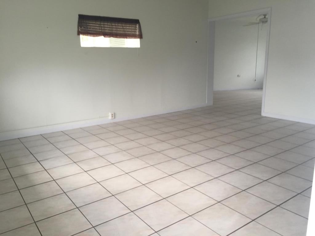 203 Seacrest Ln - Photo 2 of 4