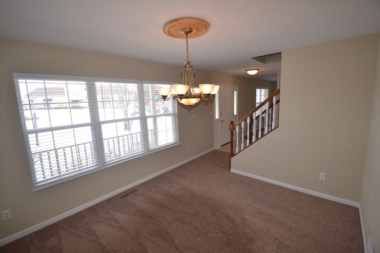 669 Bridgeport Terrace - Photo 3 of 8