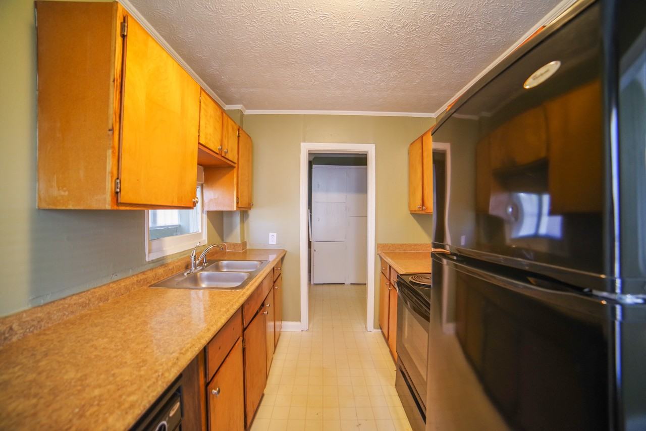 2238 Brunswick Ave SE - Photo 3 of 15