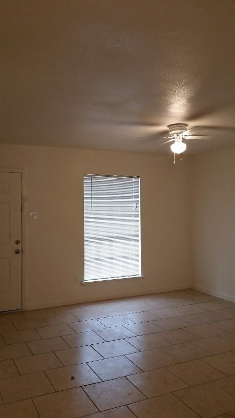 206 Wake Dr - Photo 2 of 12