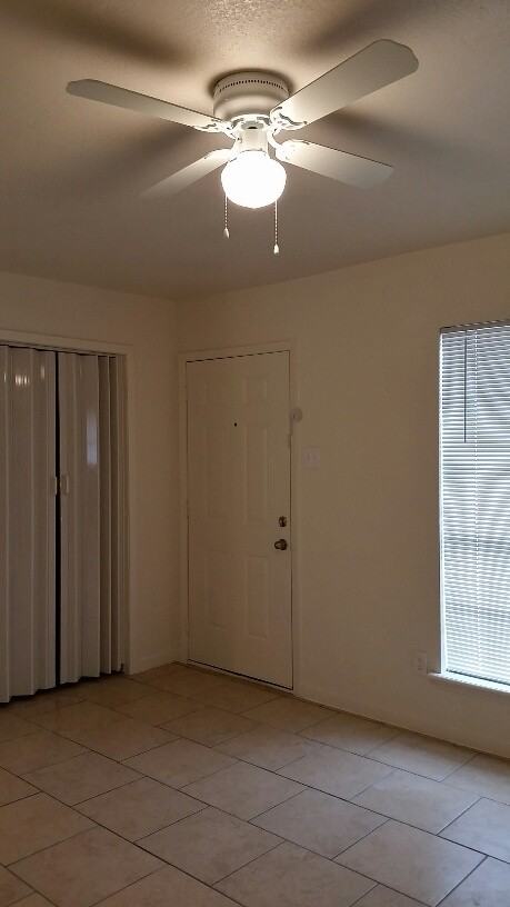 206 Wake Dr - Photo 3 of 12