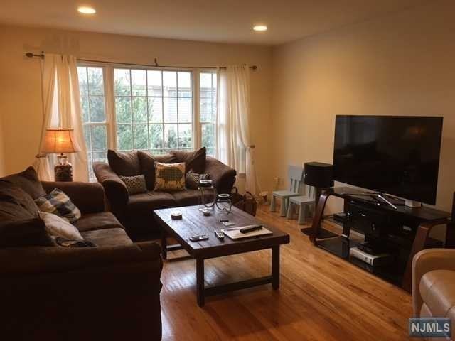 148 Carriage Ct - Photo 2 of 9