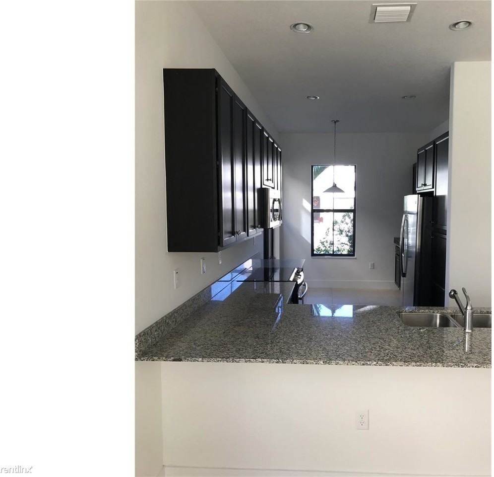 3322 NW 97th St - Photo 2 of 4