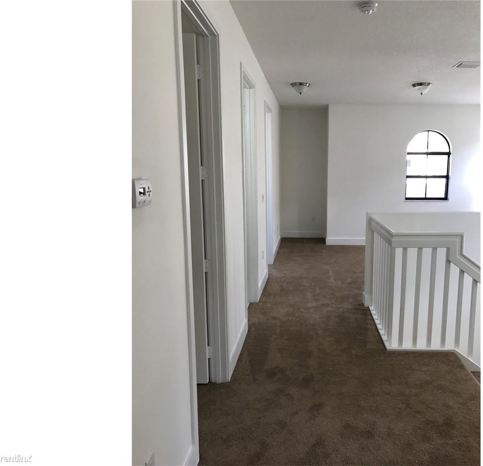 3322 NW 97th St - Photo 3 of 4