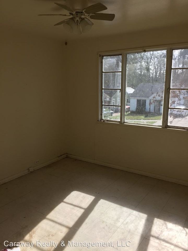 1346 Summers St - Photo 2 of 4