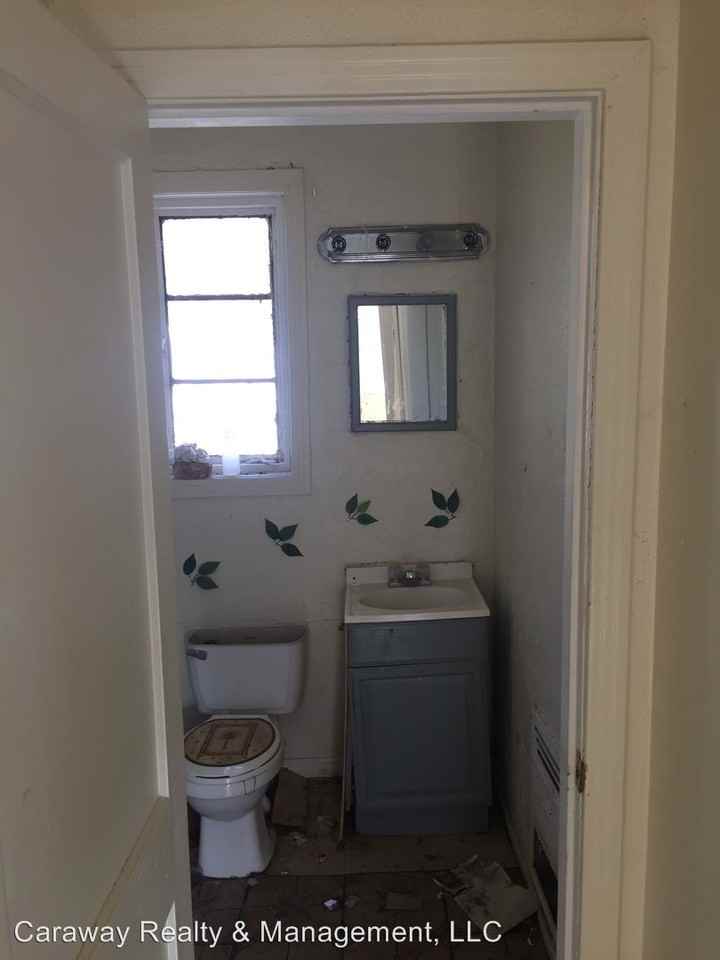 1346 Summers St - Photo 3 of 4