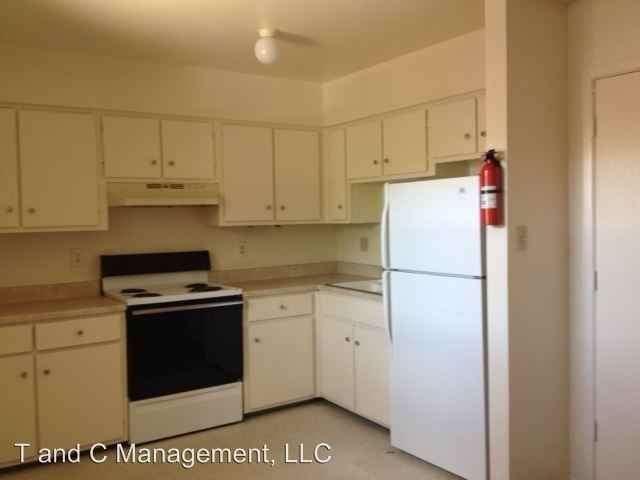 212 General Stillwell St. NE - Photo 2 of 4