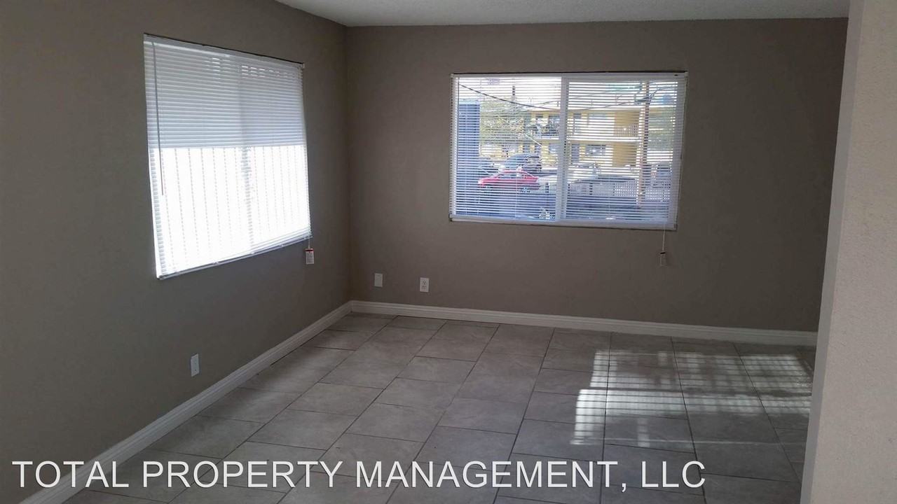 486 North Circle - Photo 3 of 7