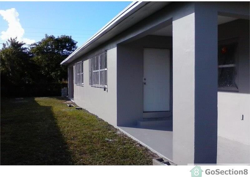 2800 NW 14th St - Photo 2 of 9