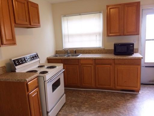 712 Warren St - Photo 3 of 6