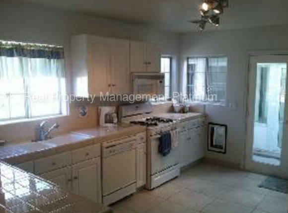 1157 Mehlert St - Photo 2 of 17