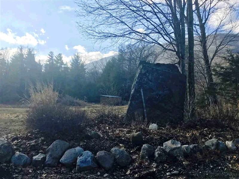 401 Manorville Rd - Photo 2 of 14