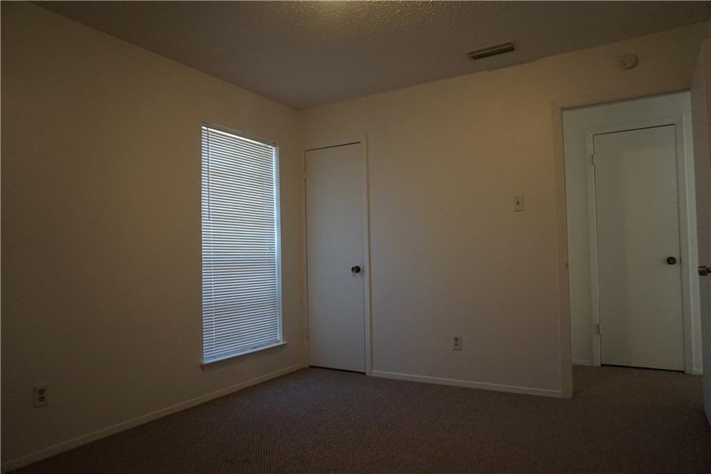 2217 Village Green Dr - Photo 2 of 19