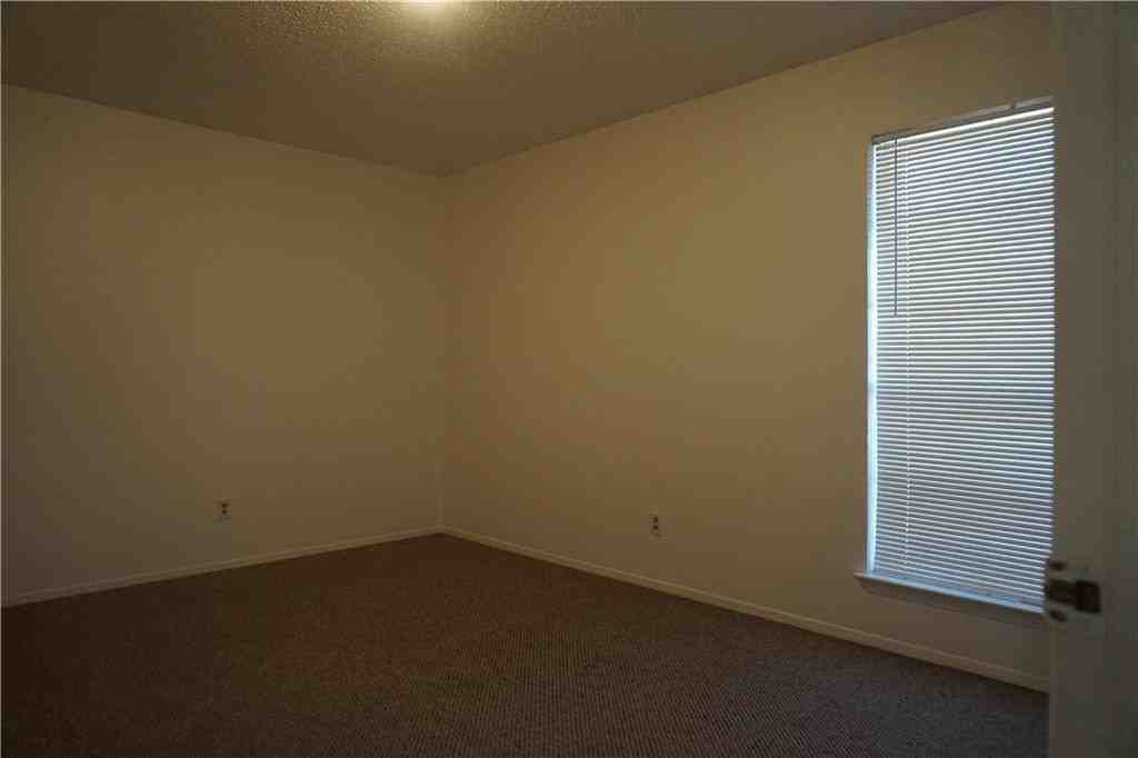 2217 Village Green Dr - Photo 3 of 19