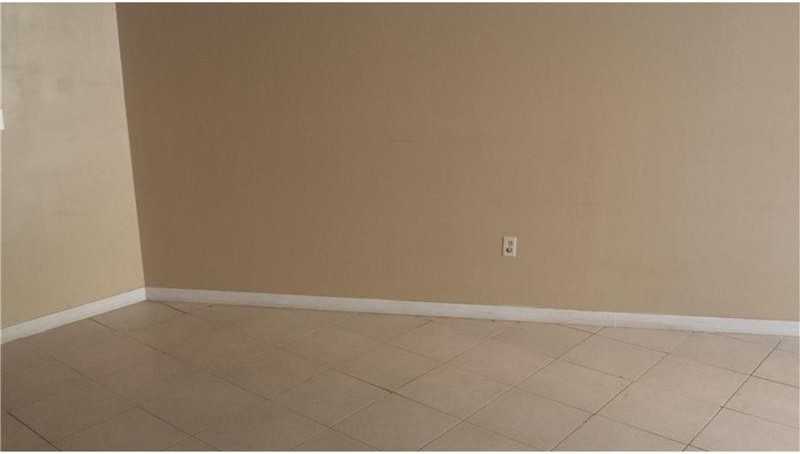 7125 NW 186th St - Photo 3 of 9