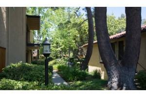 Los Robles Apartments - Photo 2 of 13