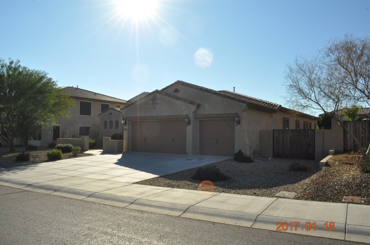 19403 W Colter St - Photo 2 of 32