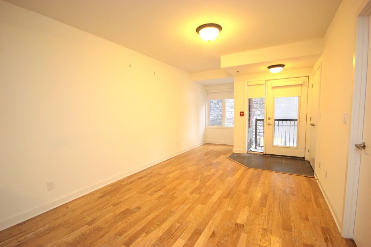 460 King Edward Ave - Photo 3 of 10