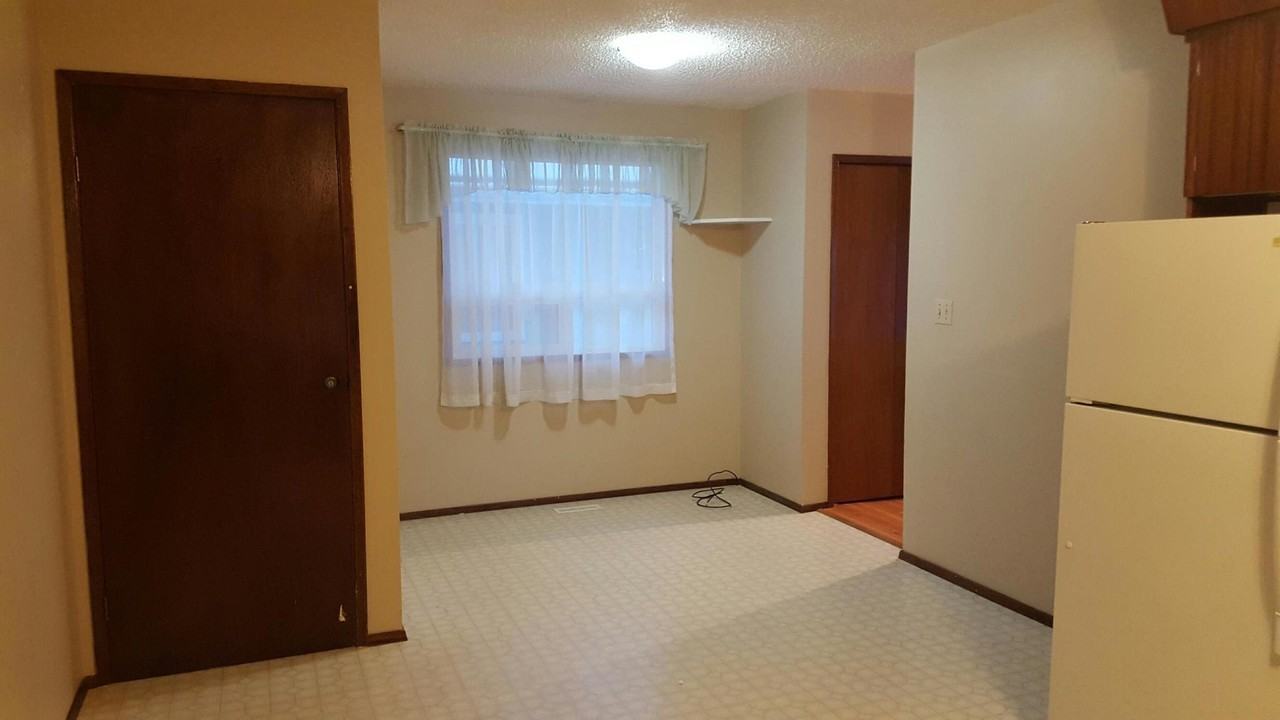 4403 55 Ave - Photo 2 of 4