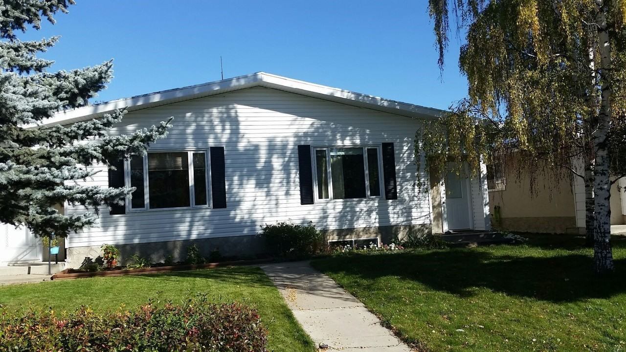 4403 55 Ave - Photo 3 of 4