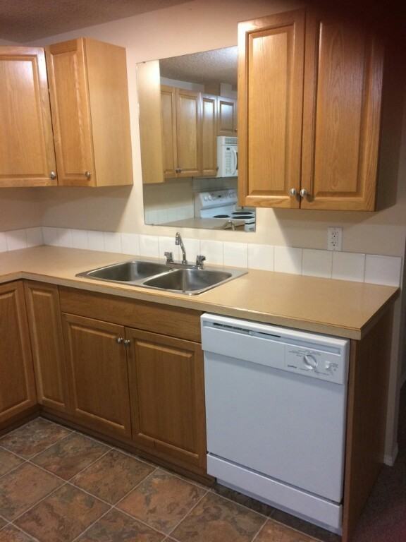 45 Beaverbrook Crescent - Photo 3 of 7