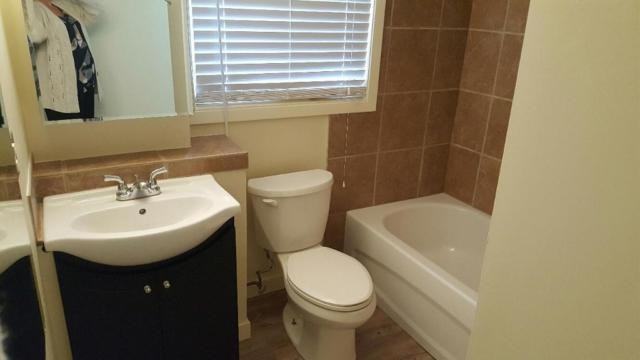 209 29 Ave NE - Photo 2 of 4