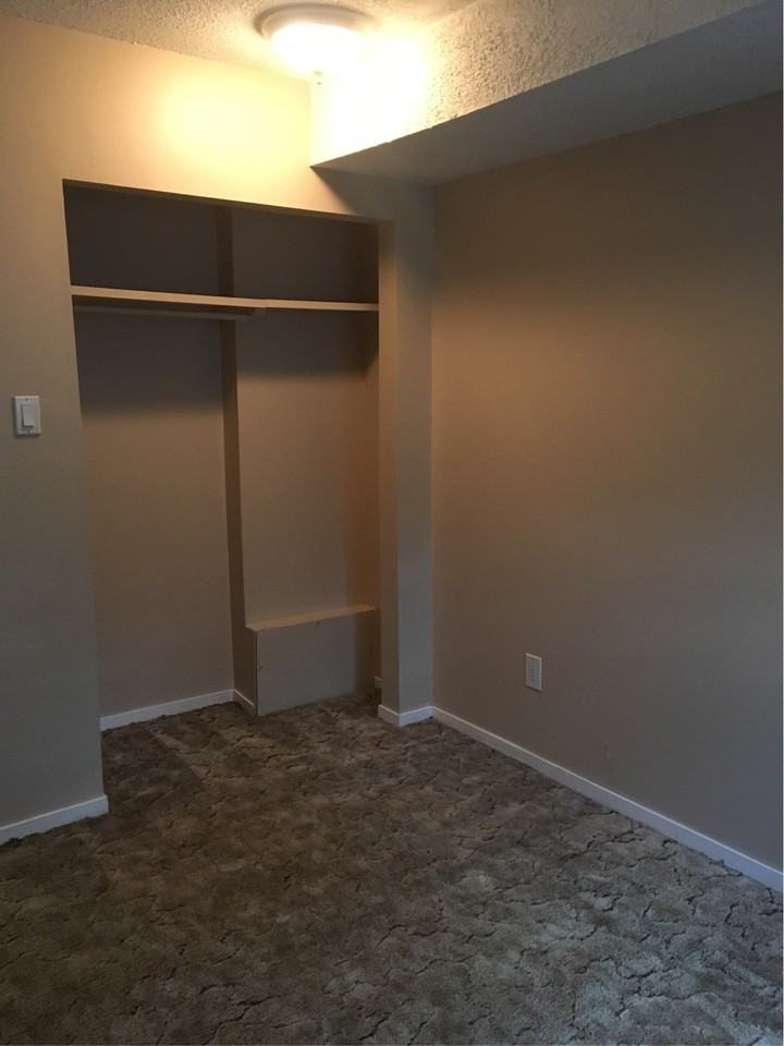 5841 60 Ave - Photo 2 of 6