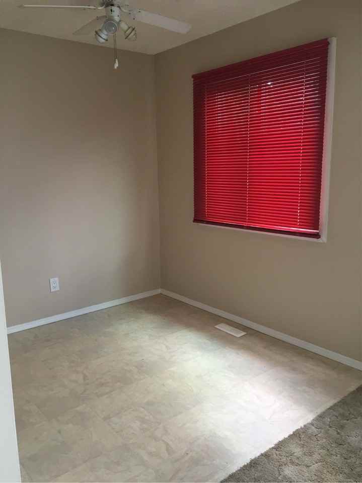 5841 60 Ave - Photo 3 of 6