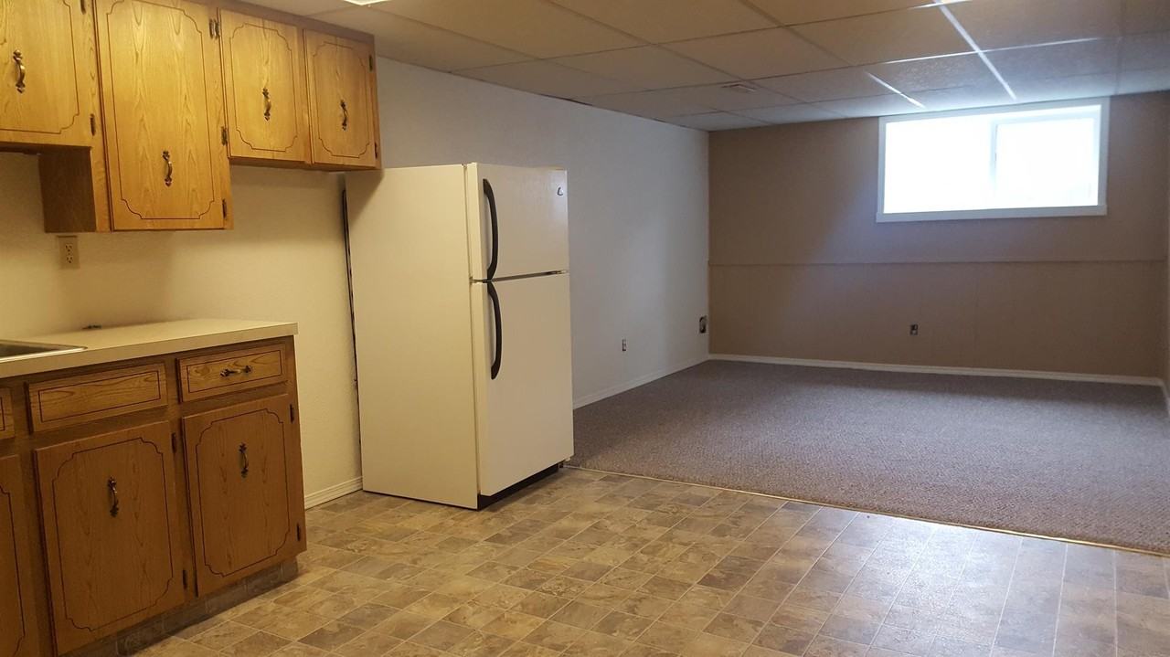 4401 55 Ave - Photo 2 of 4