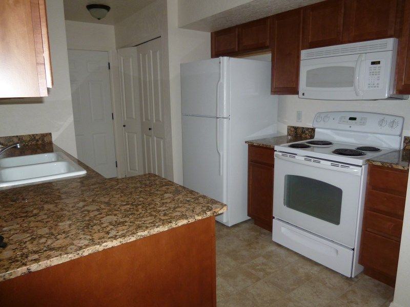 547 Lupine St - Photo 3 of 8
