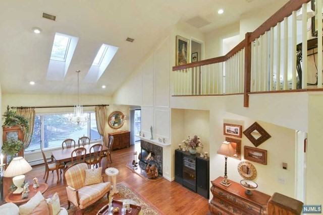 812 Hemlock Ct - Photo 2 of 24