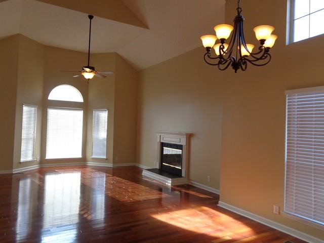 2404 Rollett Ct - Photo 3 of 18