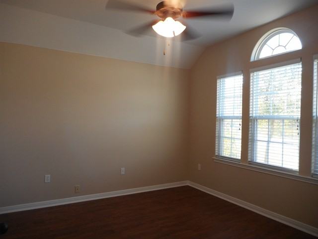 309 San Rafael Dr - Photo 2 of 13